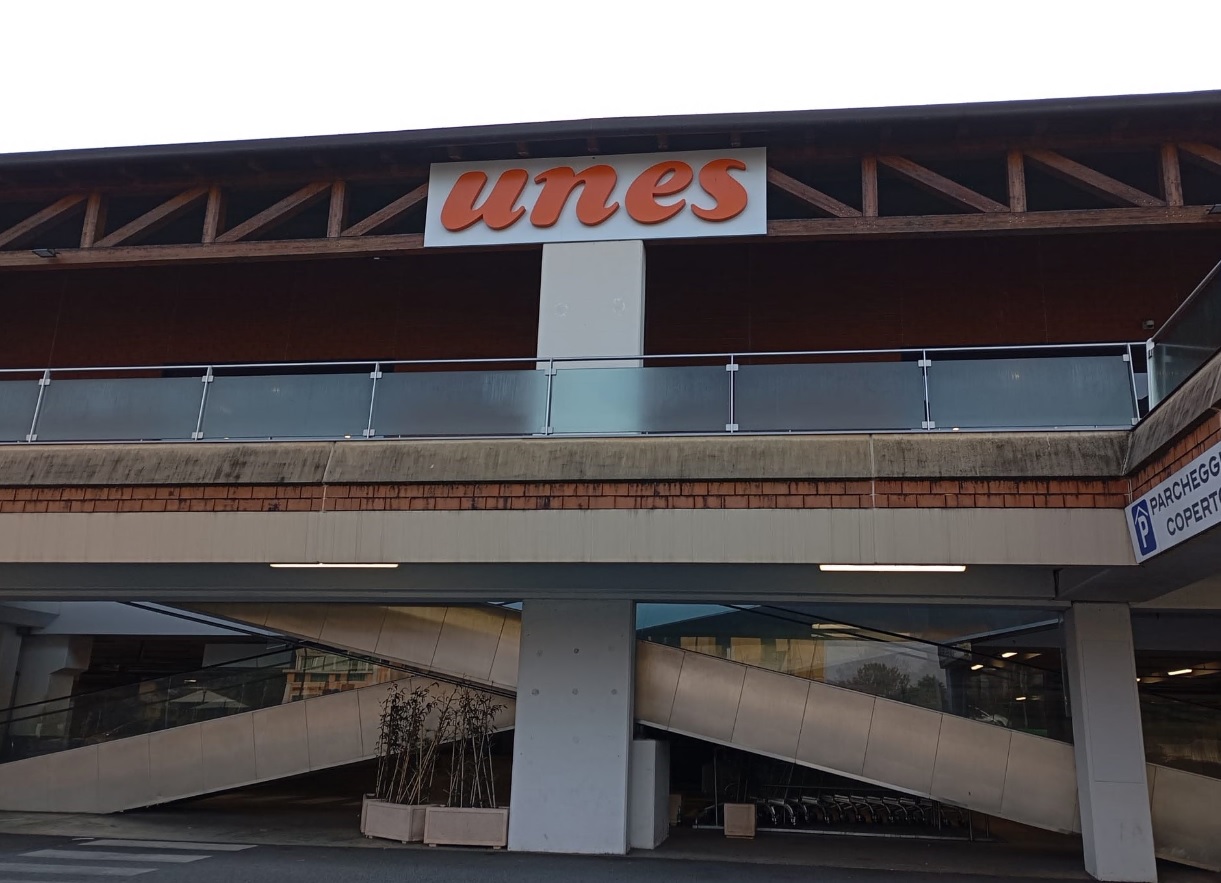 Il supermercato Unes chiude