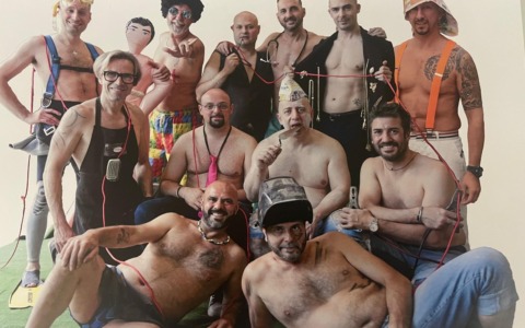 Facendo il verso al sexy calendario Pirelli hanno raccolto fondi per beneficenza