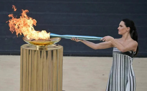 Evento storico per Merate: la città accoglie il passaggio della Fiamma Olimpica di Milano Cortina 2026