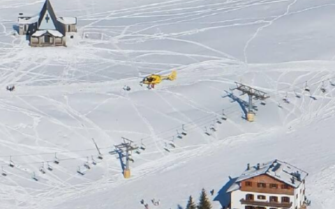 Accusa un malore sulle piste da sci, gravissimo un anziano