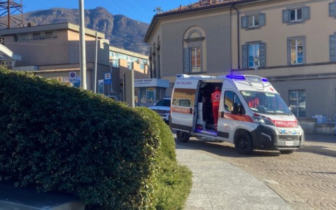 Rapina a bordo treno e aggressione in stazione: arrestato