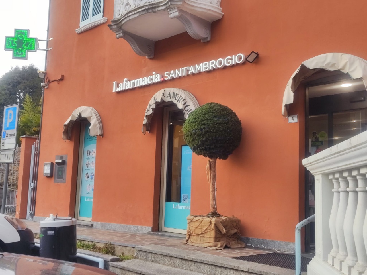 Colpo dei ladri in farmacia, rubato il fondo cassa