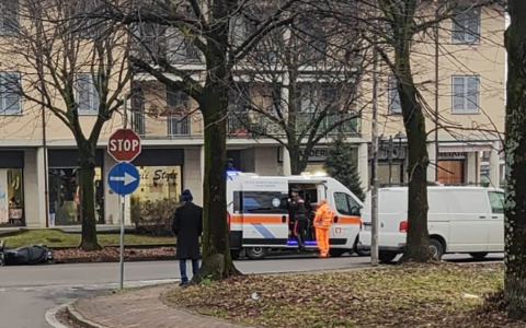 Scontro auto moto sulla provinciale, anziano finisce in ospedale