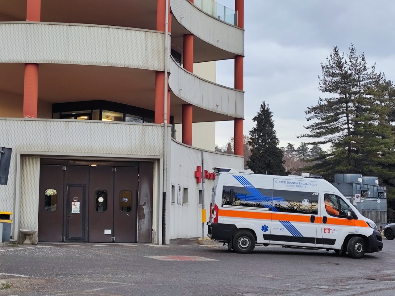 Tragedia nel Meratese: muore un neonato, corsa disperata in ospedale sull’auto dei Carabinieri
