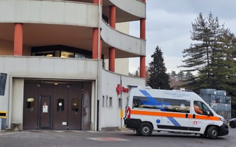Tragedia nel Meratese: muore un neonato, corsa disperata in ospedale sull’auto dei Carabinieri