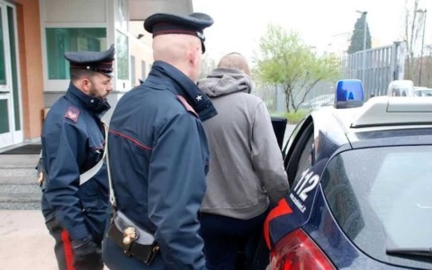 Maltrattava i genitori per potersi comprare la droga: arrestato un 26enne