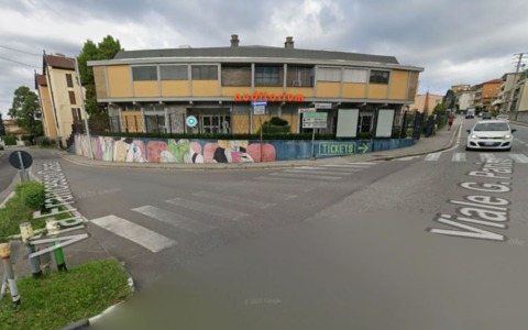 Cade in moto, fa causa al Comune e due aziende di telecomunicazioni