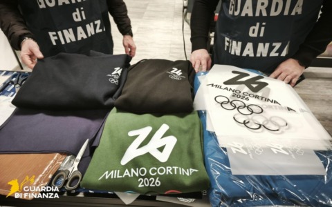 Magliette contraffatte delle Olimpiadi: scatta il sequestro
