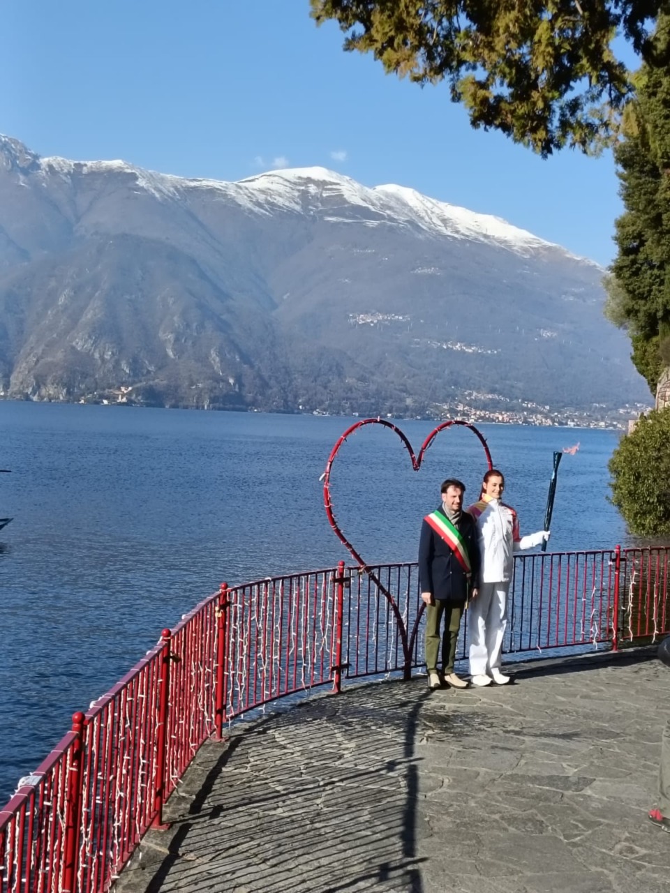 Storico passaggio a Varenna della Fiaccola Olimpica