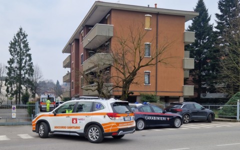 Dramma in Brianza, anziano precipita dal balcone di casa e muore sul colpo