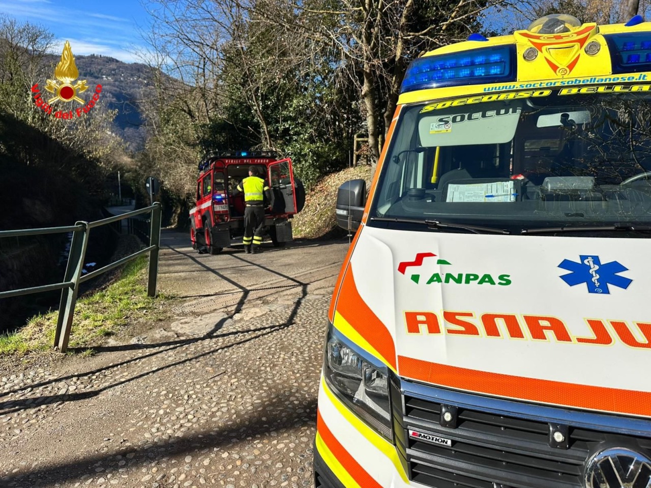 Sanitari e pompieri mobilitati per un 74enne colpito da malore