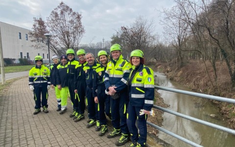 I Falchi ripuliscono il torrente Molgora