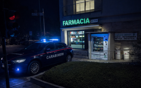 Rapina a mano armata in farmacia: attimi di paura in Brianza