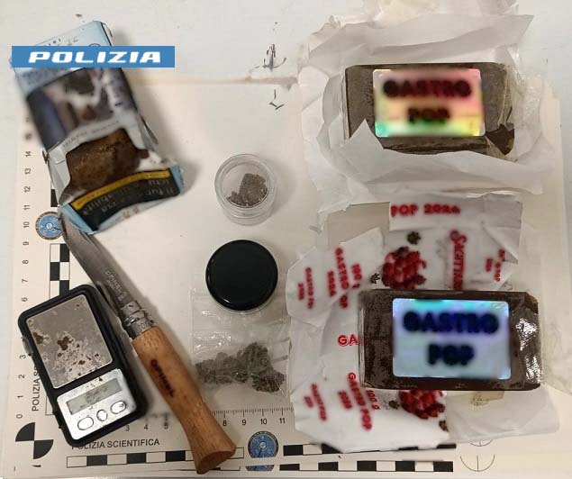 In auto con la droga nel cruscotto: tra i fermati anche un brianzolo