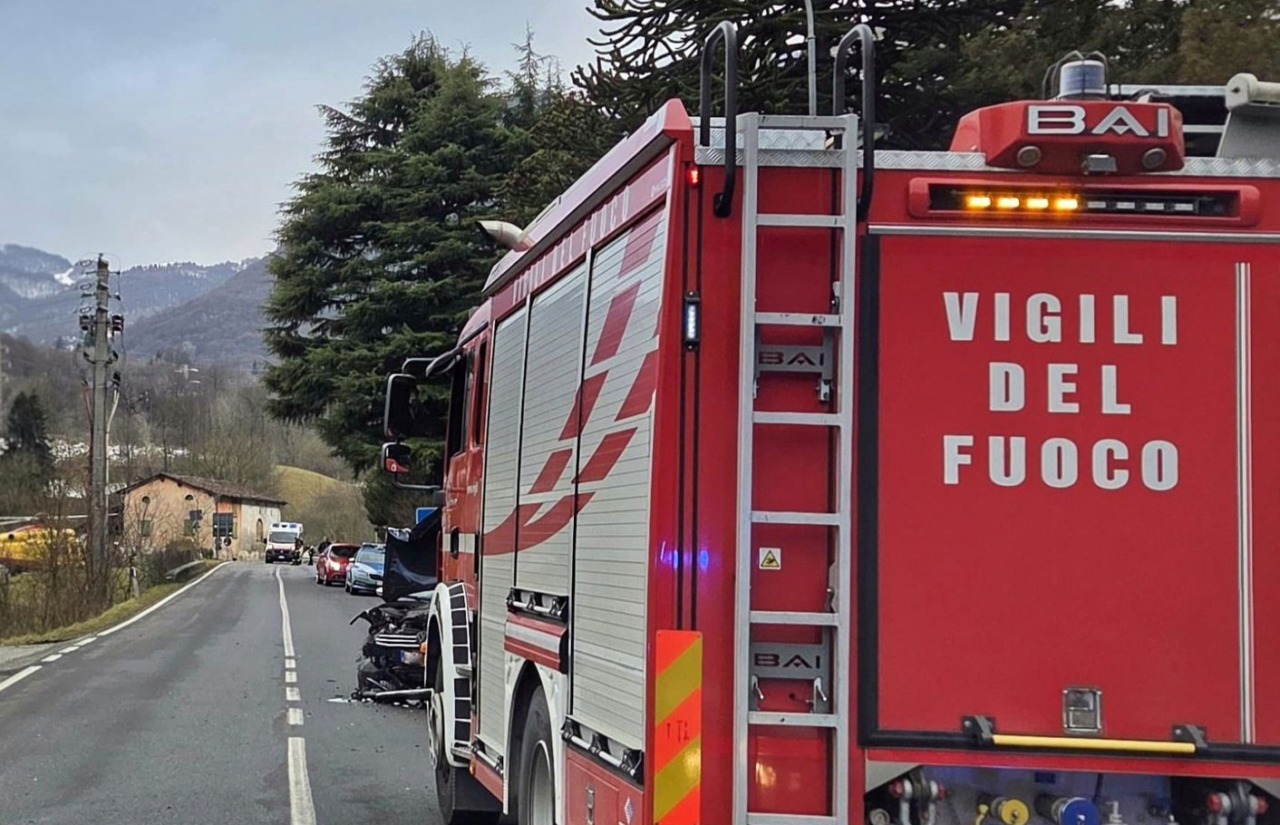 Paura in Valsassina: tre giovanissimi coinvolti in un incidente stradale