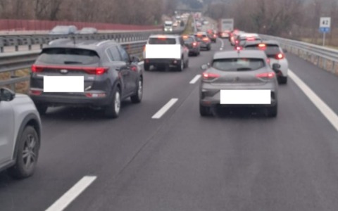 Incidente all’uscita del tunnel del Barro: traffico in tilt verso Lecco