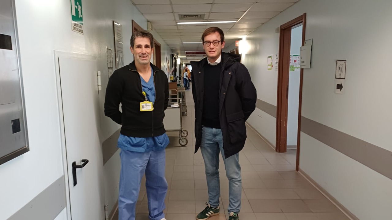 Visita a sorpresa del sindaco Mattia Salvioni al Pronto soccorso: “L’ospedale è vivo e lavora bene”