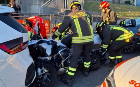 Scontro auto-moto a Cesana Brianza, intervento dei Vigili del fuoco