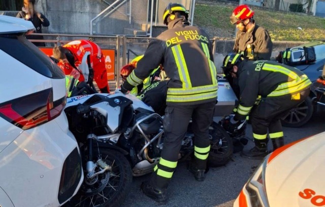 Scontro auto-moto a Cesana Brianza, intervento dei Vigili del fuoco