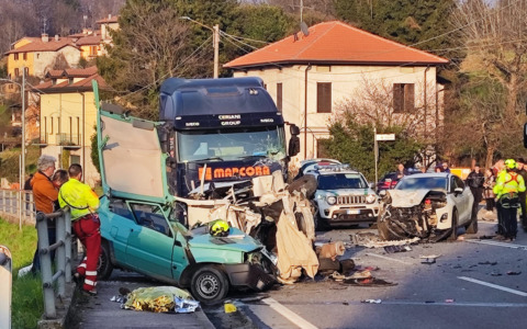 Tragico incidente sulla statale, due morti e due feriti