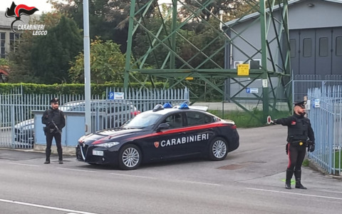 Auto e targhe rubate: 36enne inseguito e arrestato dai Carabinieri