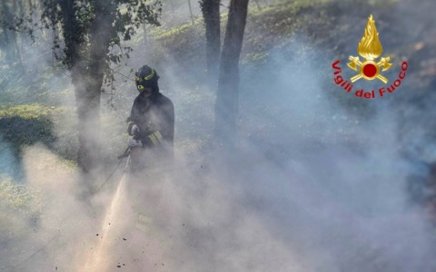 Vento forte e incendi boschivi, giornata critica per il Lecchese