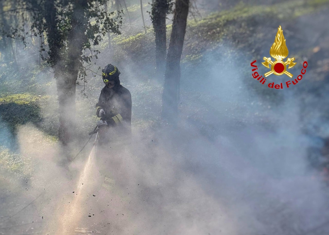 Vento forte e incendi boschivi, giornata critica per il Lecchese