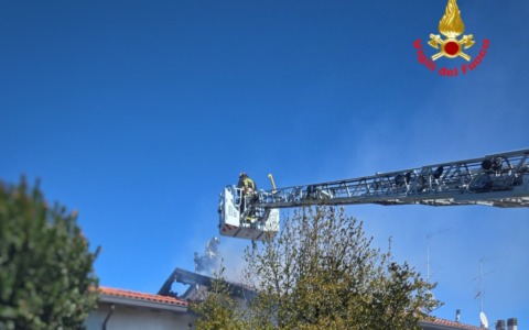 Vigili del Fuoco: doppio intervento per incendi ai tetti tra Brivio e Casatenovo