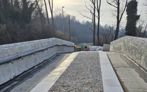 Ponte di via Conte Taverna a Bulciago: non si sa quando riaprirà
