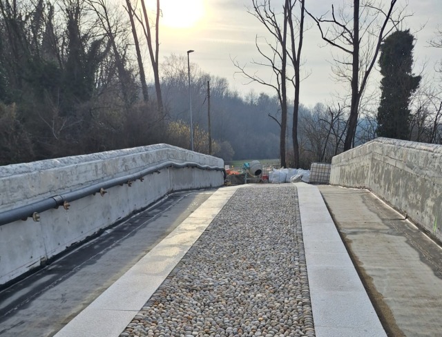 Ponte di via Conte Taverna a Bulciago: non si sa quando riaprirà