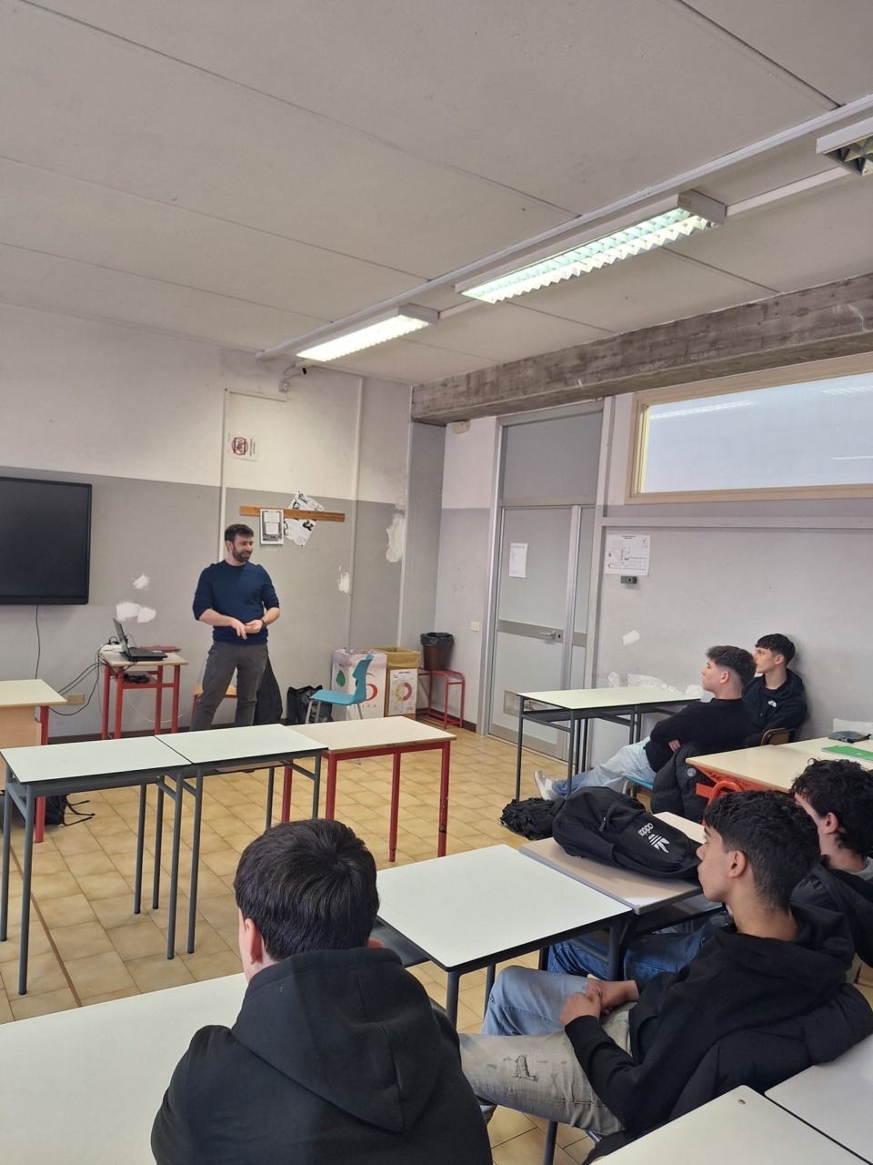 Arginare l’abbandono scolastico: imprenditori in aula
