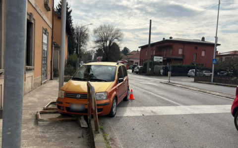 Incidente al semaforo di via Milano, due i feriti