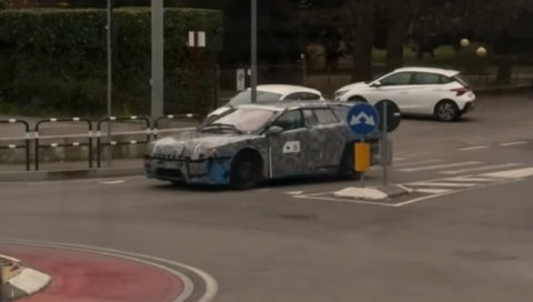 Nel Meratese gira il prototipo della nuova Ferrari Luce, la prima completamente elettrica IL VIDEO