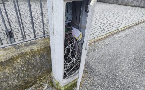 Tentativo di furto, solo tanti danni alla Ciesse Caffé