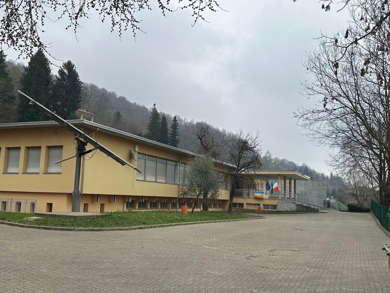 Scuole chiuse per lo sciopero contro la segretaria: l’ira del sindaco