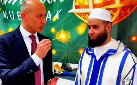 Il sindaco di Lecco festeggia l’Iftar con la comunità musulmana. L’indignazione della Lega
