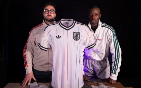 Le magliette diventano… sculture, Ressentia firma l’installazione per adidas