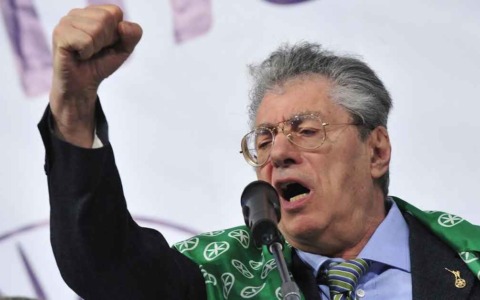 L’ultimo saluto a Umberto Bossi: i funerali annunciati a Pontida