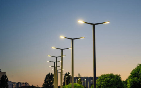 Efficienza e sicurezza: al via la riqualificazione dell’illuminazione pubblica nel Meratese