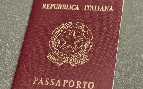 Passaporto più semplice: arriva il servizio Polis negli Uffici Postali