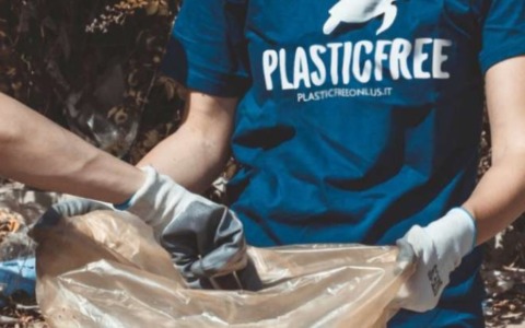 Merate, nuovo appuntamento con Plastic Free per la pulizia dell’ambiente
