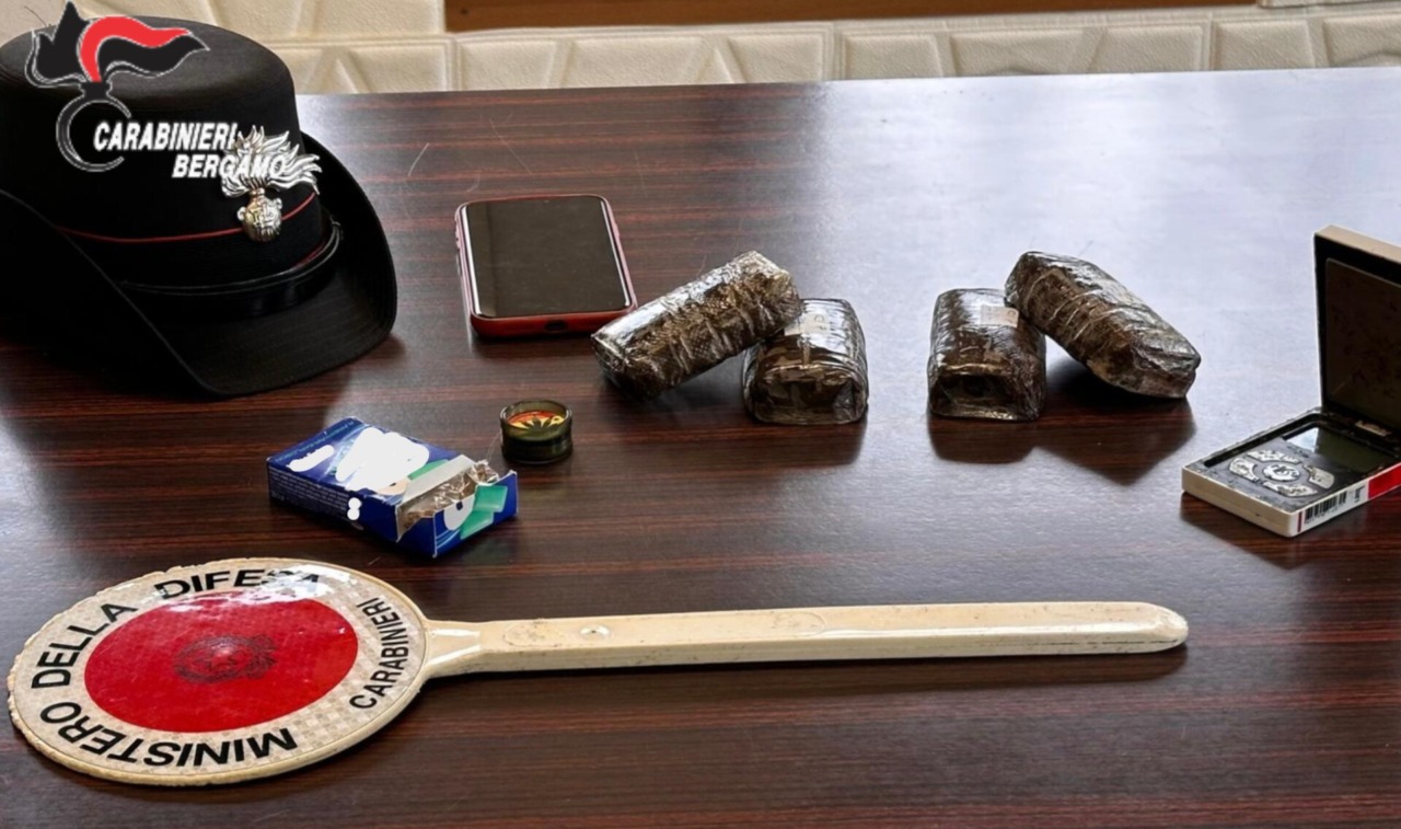 Un diciottenne in manette per spaccio, vendeva sostanze a scuola