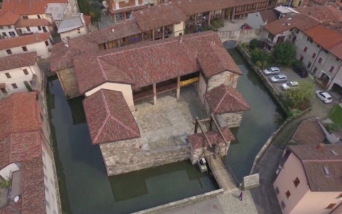 Fossato e ponte levatoio al Castello di Solza: il post del Comune… è un pesce d’aprile!