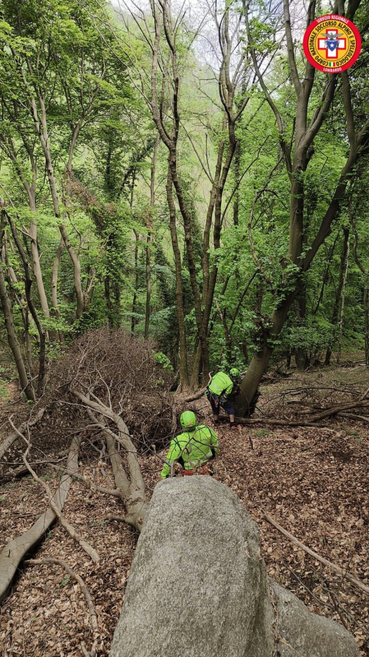 Escursionista ferito nei boschi: intervento del Soccorso Alpino e recupero con elisoccorso