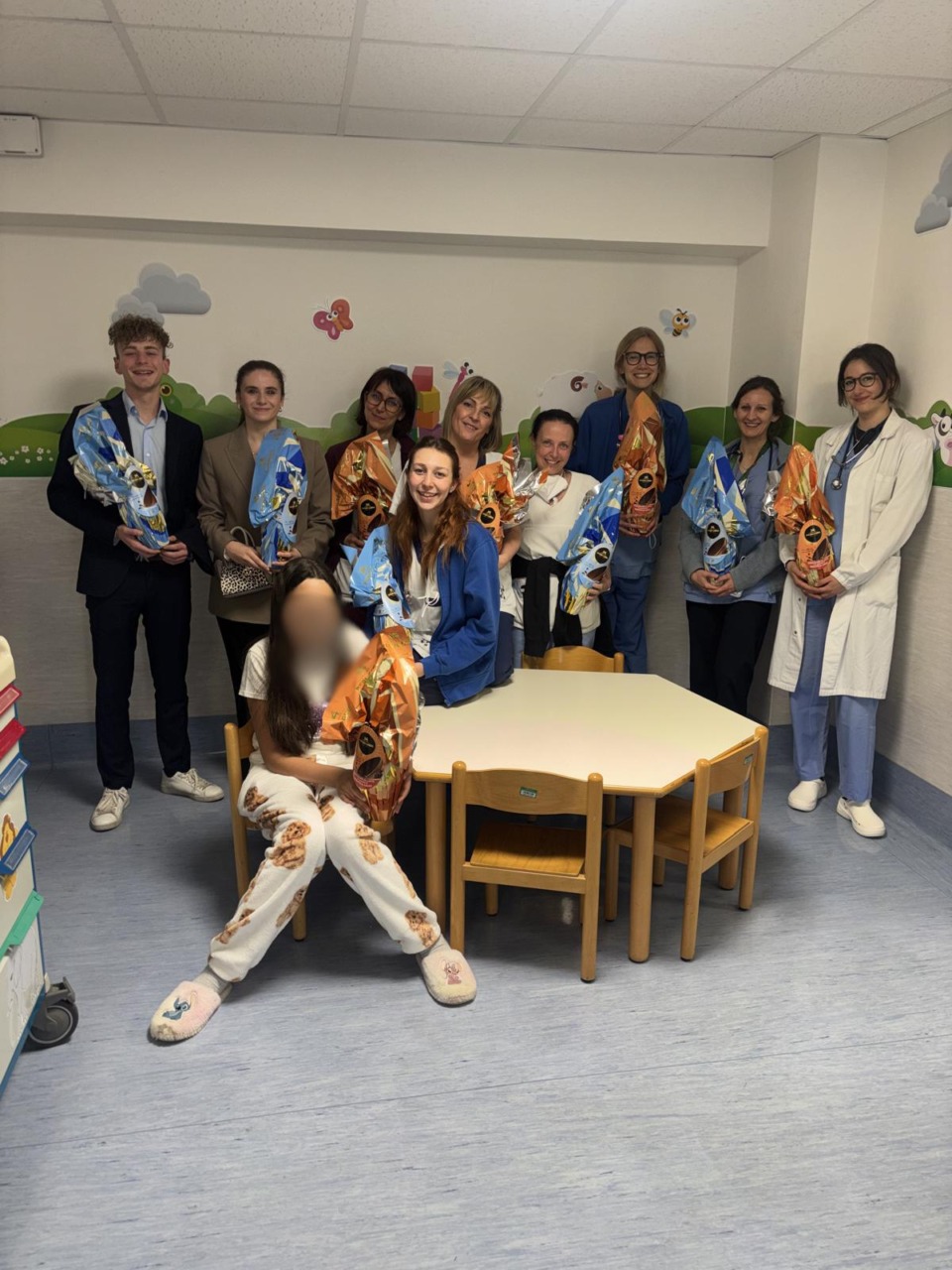 La Lega Giovani porta le uova di Pasqua ai bimbi ricoverati al Mandic
