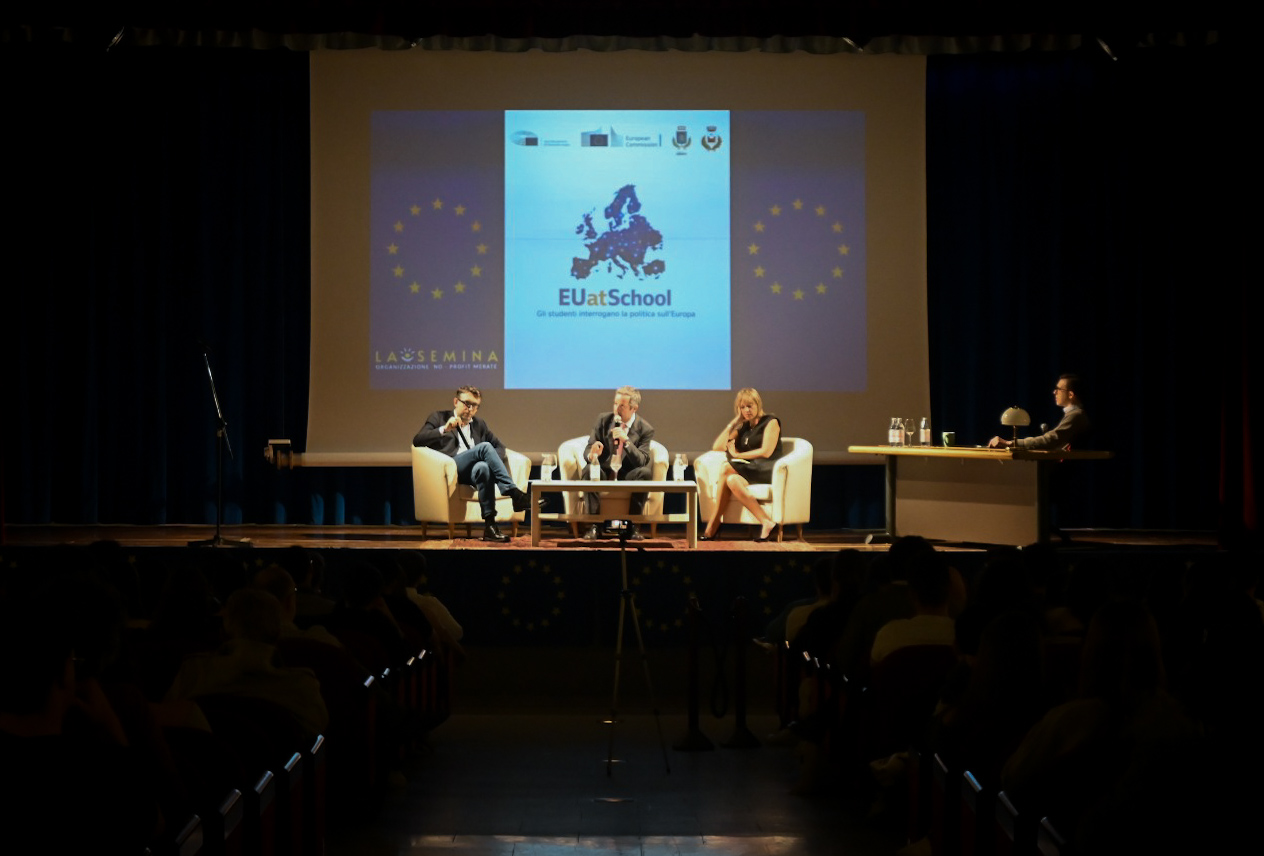 EuatSchool, a Merate studenti e politica tornano a confrontarsi