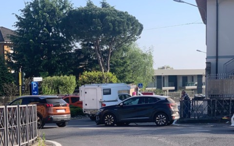 Incidente sulla Provinciale, lunghe code alle Quattro Strade