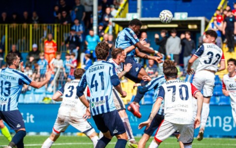 Finisce 2 a 2 tra Calcio Lecco e Lumezzane in una gara che ha rischiato di saltare per colpa della pioggia