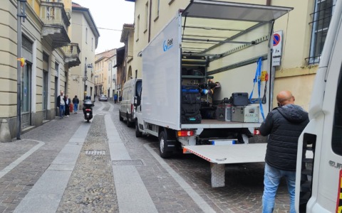 Troupe pubblicitarie in città per uno spot con un noto attore italiano