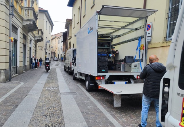 Troupe pubblicitarie in città per uno spot con un noto attore italiano